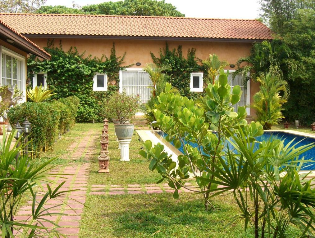 Pictory Garden Resort Sattahip Exterior foto